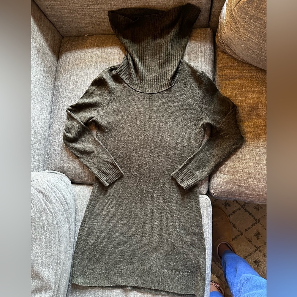 H&M // Turtleneck Sweater Dress // Forest Green // Medium
